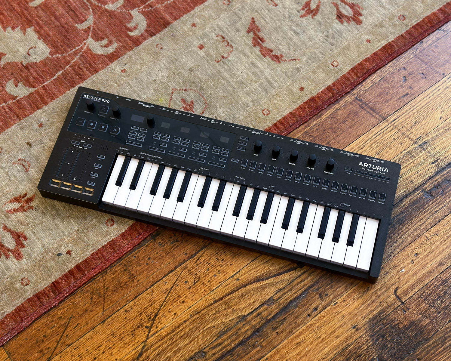 美品 Arturia KeyStep Pro Chroma +ケース　MIDI ARTURIA ( アートリア ) KEYSTEP PRO CHROMA MIDIキーボード