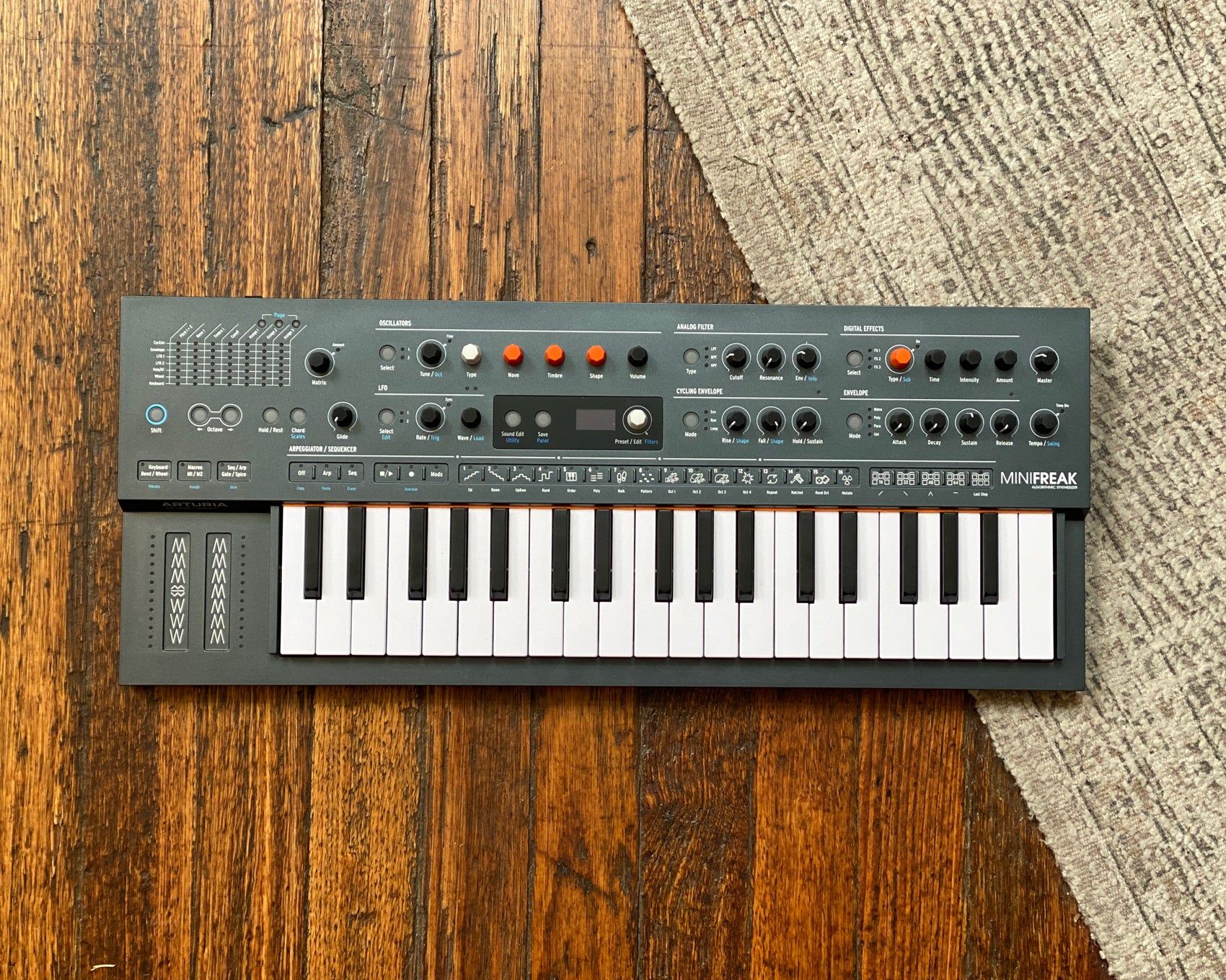 Arturia MiniFreak 37鍵美品