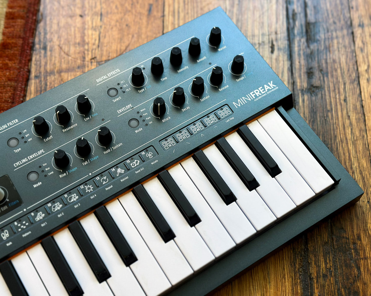 Arturia MiniFreak 37キーポリフォニック6ボイスハイブリッド