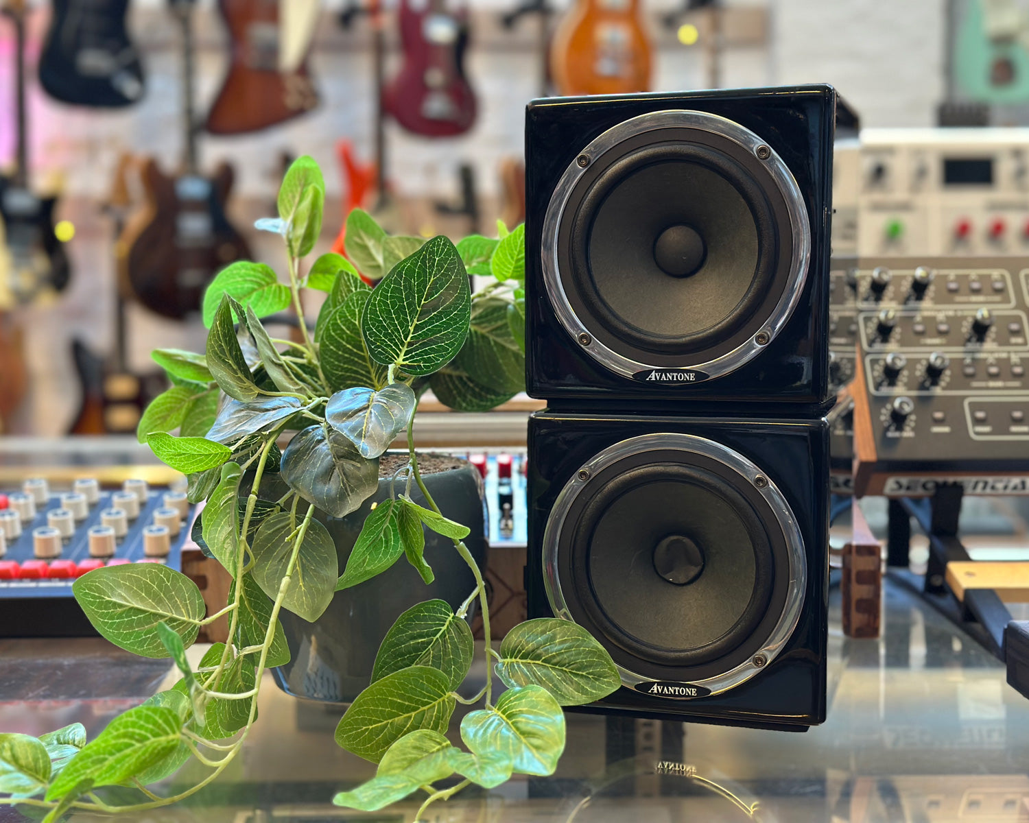 Avantone MixCube Active - Pair – Found Sound