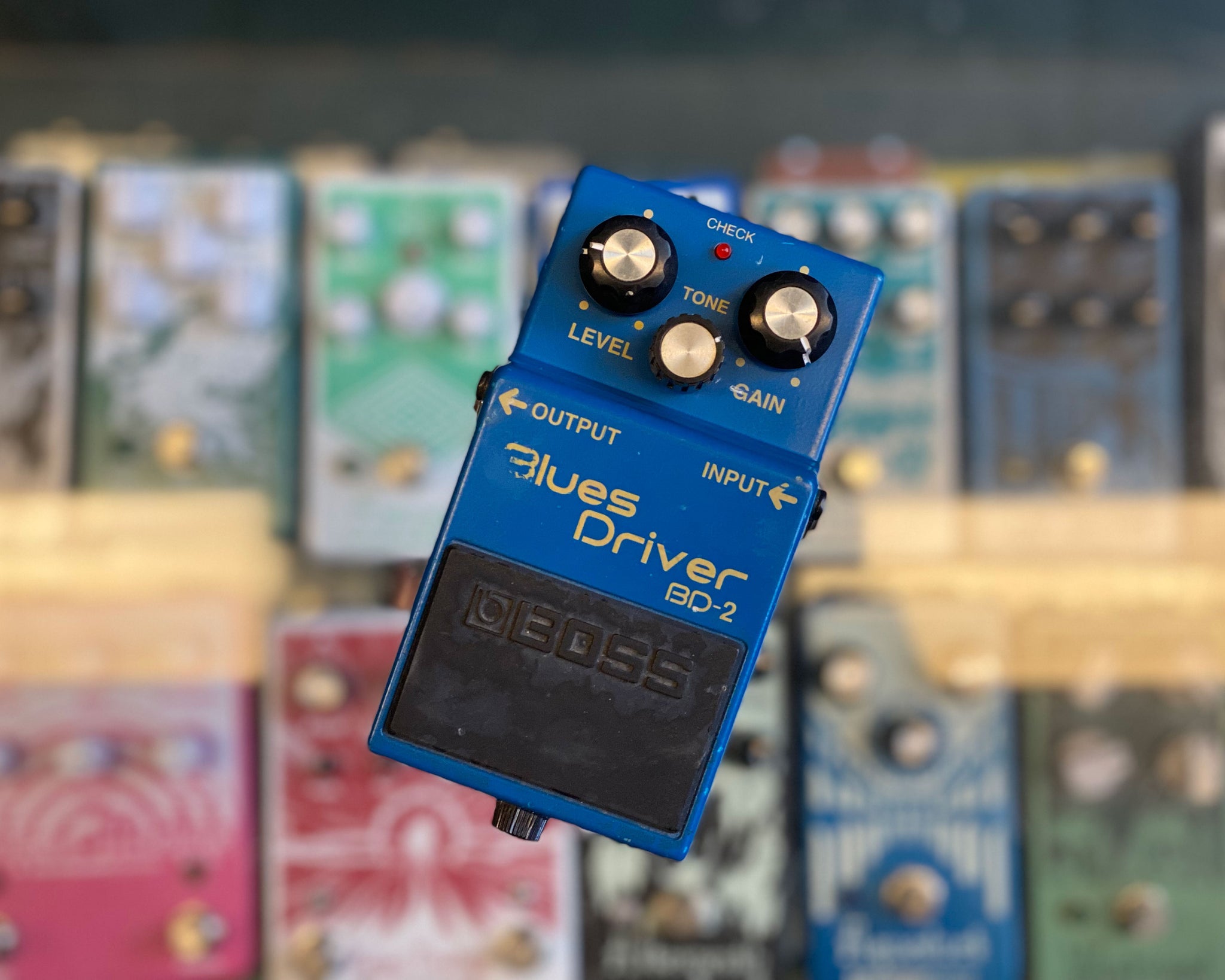 Boss TR-2 Tremolo w/ Instrument Cables