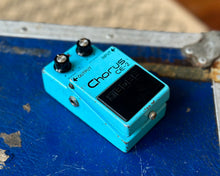 Load image into Gallery viewer, BOSS CE-2 Chorus Compact Effects Pedal
