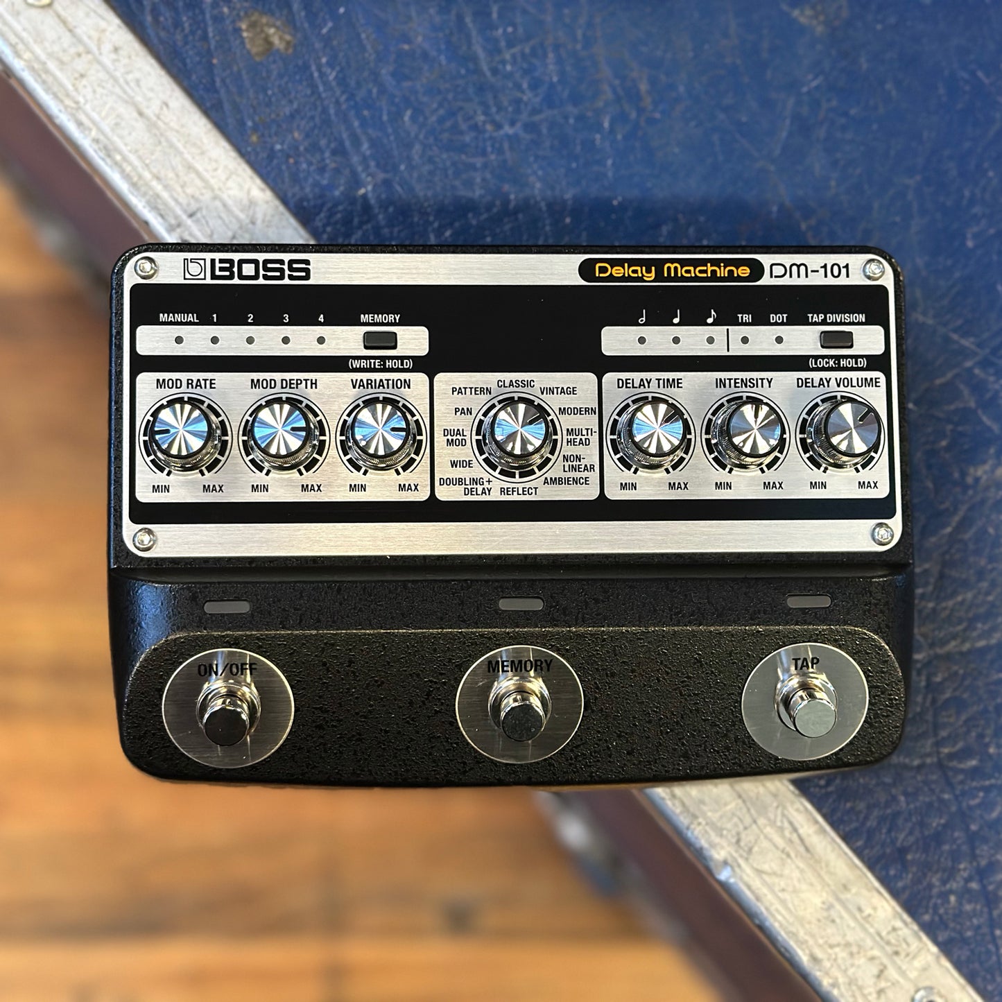 BOSS DM-101