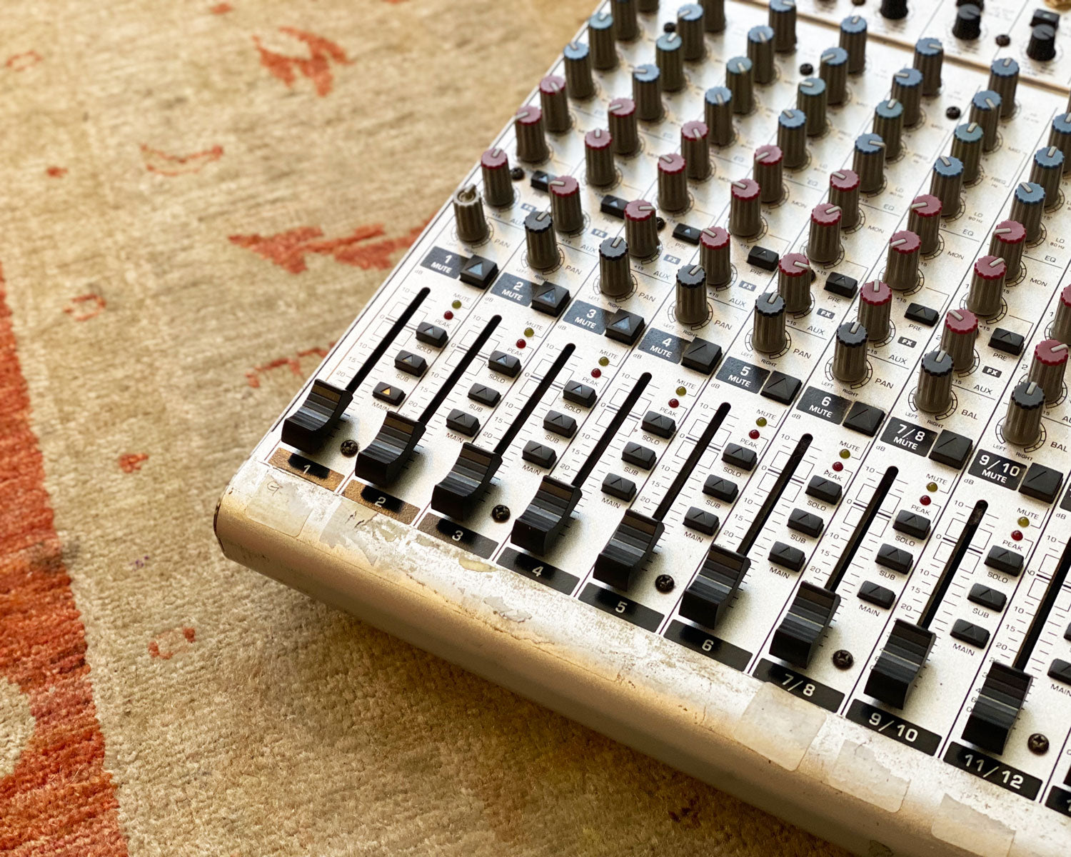 Behringer Eurorack UB1832FX-Pro – Found Sound