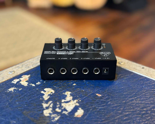 Behringer MICROMIX MX400 Mixer