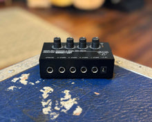 Load image into Gallery viewer, Behringer MICROMIX MX400 Mixer
