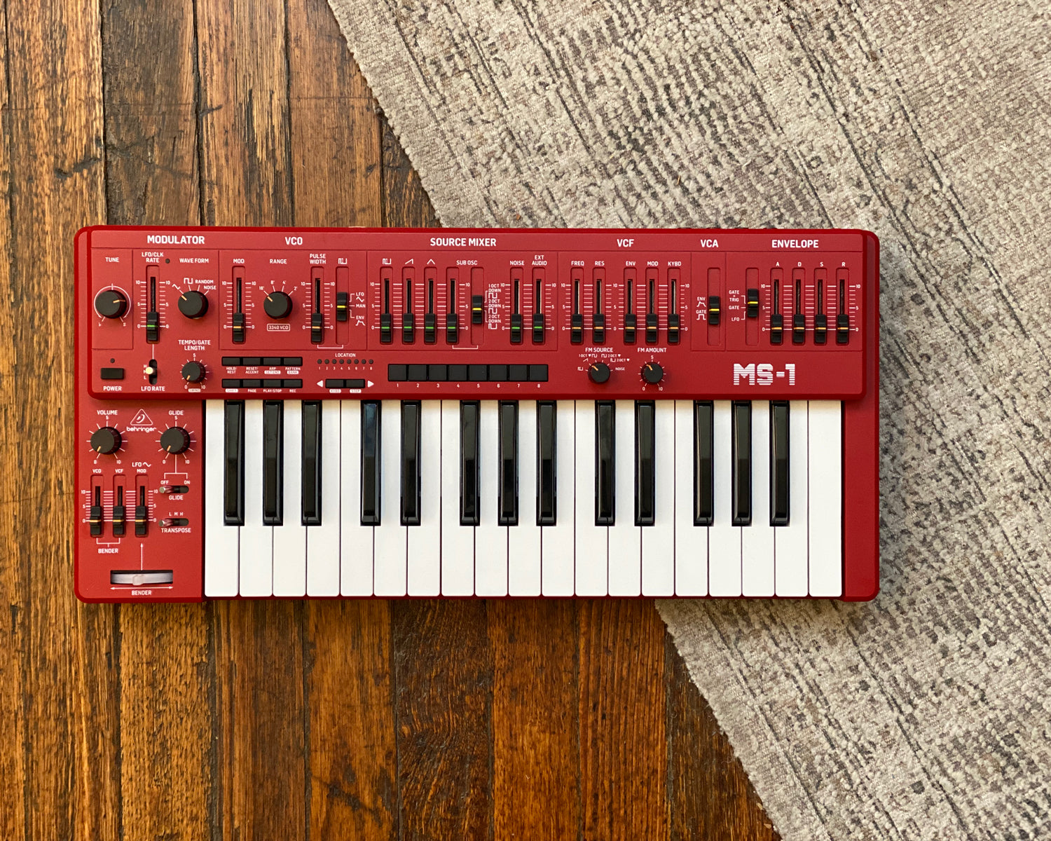 Behringer MS-101 アナログシンセサイザー 37鍵 赤 behringer MS-101 予約開始！7/31発売予定 | Rock oN Company