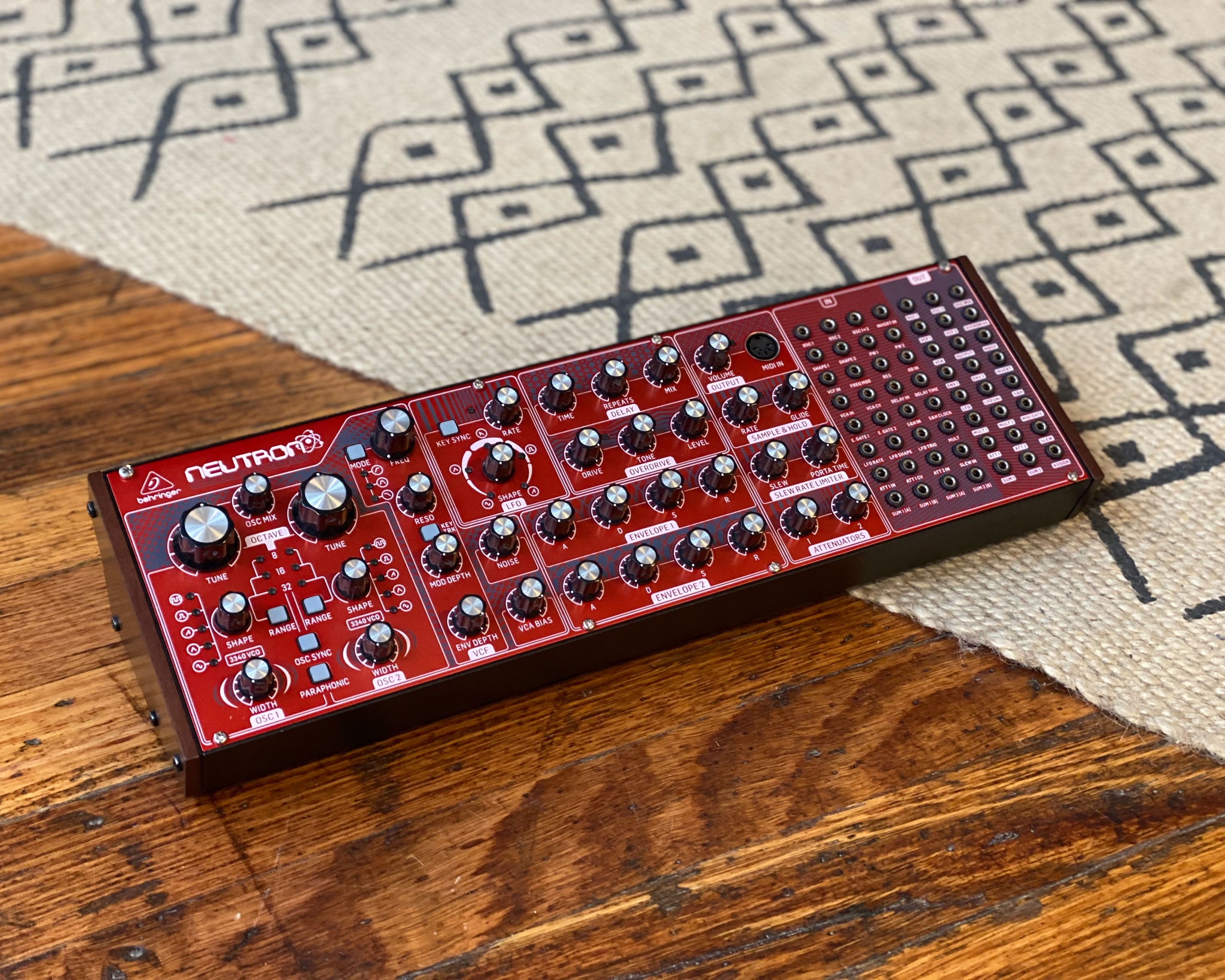 Behringer Neutron Synthesiser – Found Sound