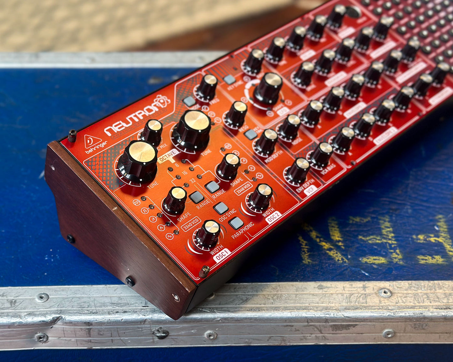 Behringer Neutron Synthesiser