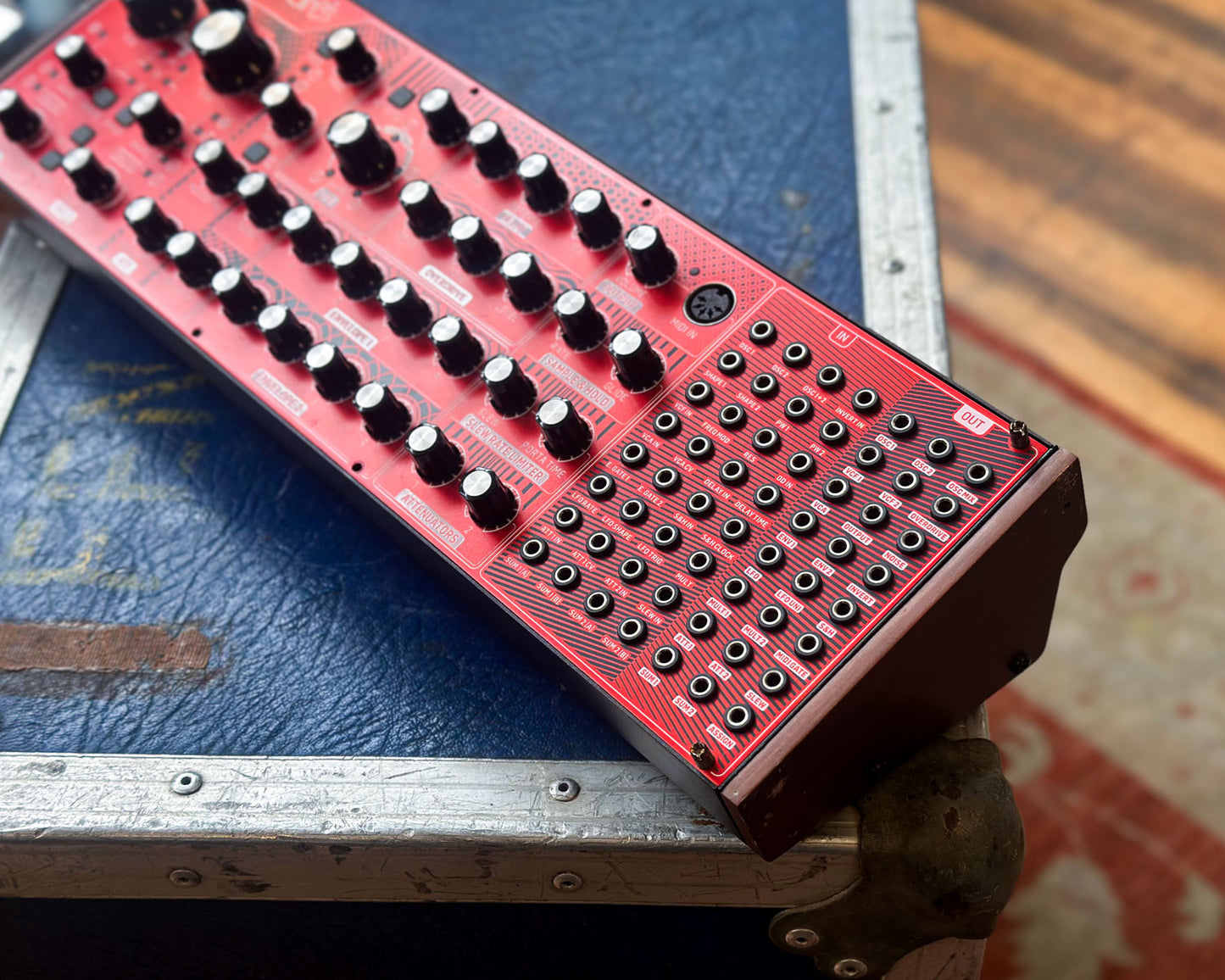 Behringer Neutron Synthesiser