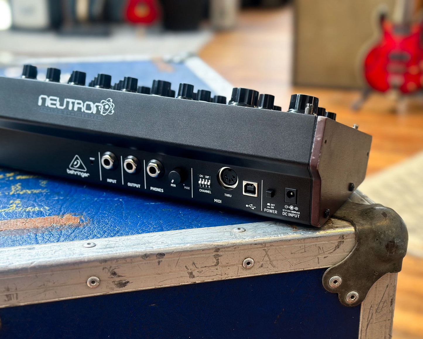 Behringer Neutron Synthesiser