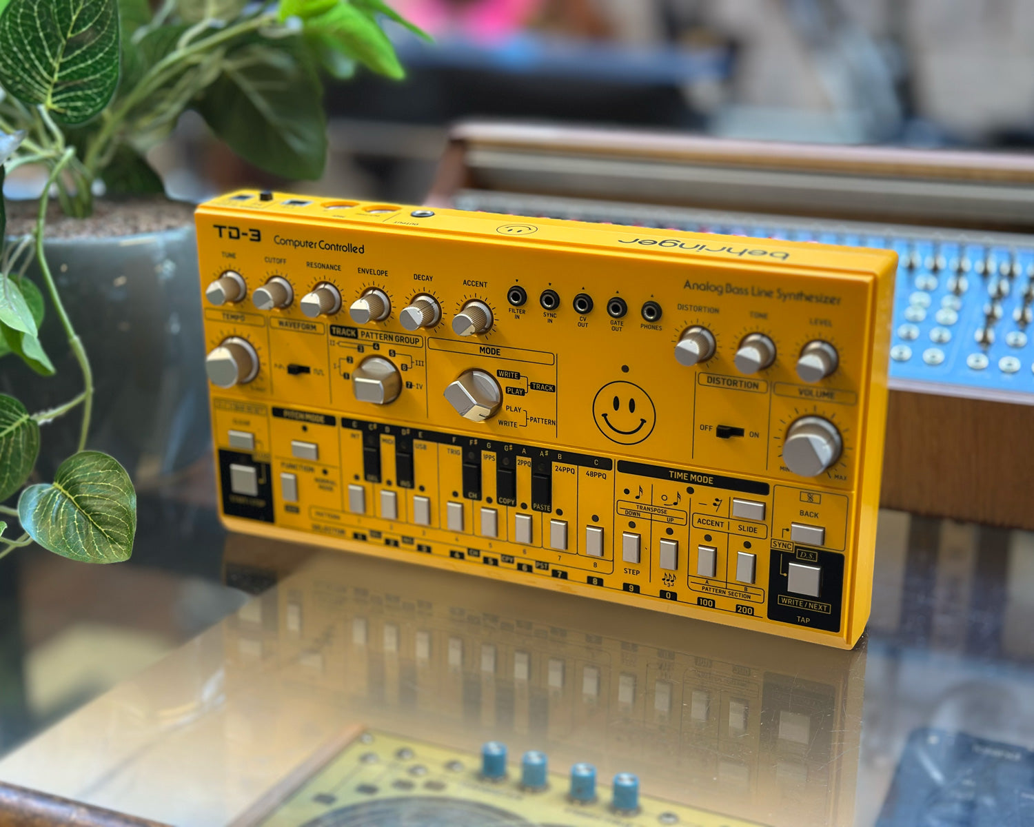 BEHRINGER TD-3-AM（Behringer TD-3-AM Analog Bass Line