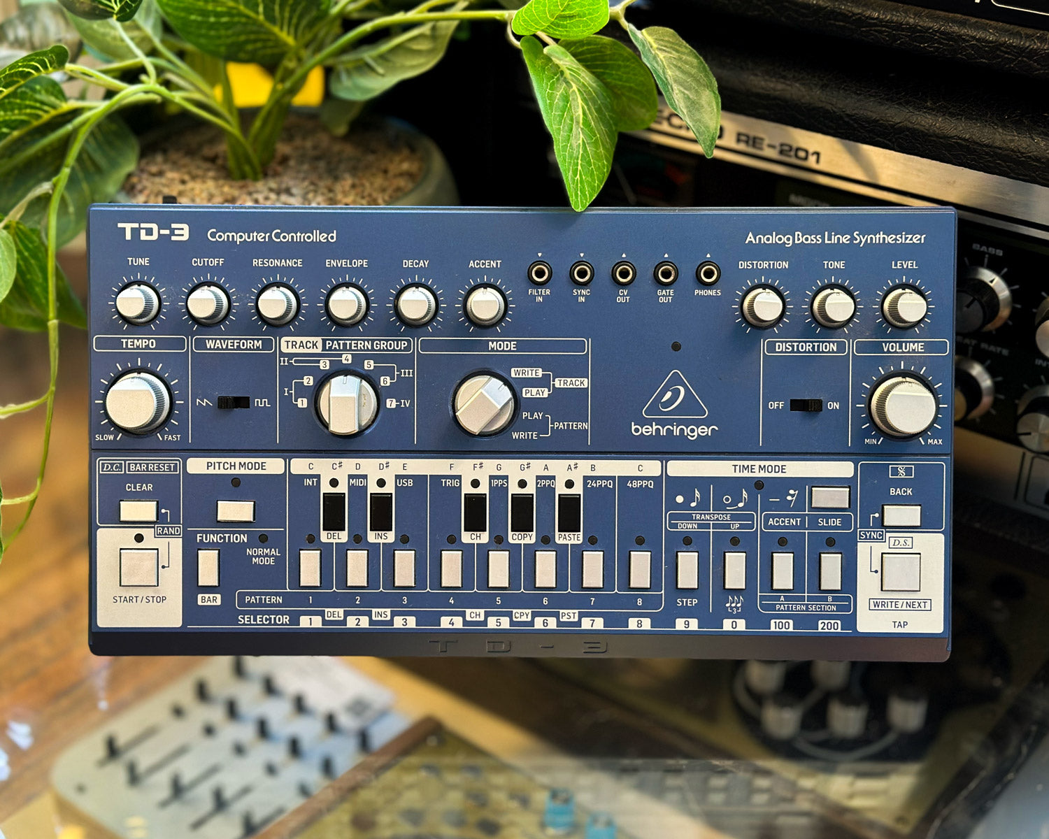 Behringer TD-3 BU Analog Bass Line Synth – Found Sound