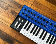Load image into Gallery viewer, Behringer Wave 8-Voice Multi-Timbral Hybrid Synth
