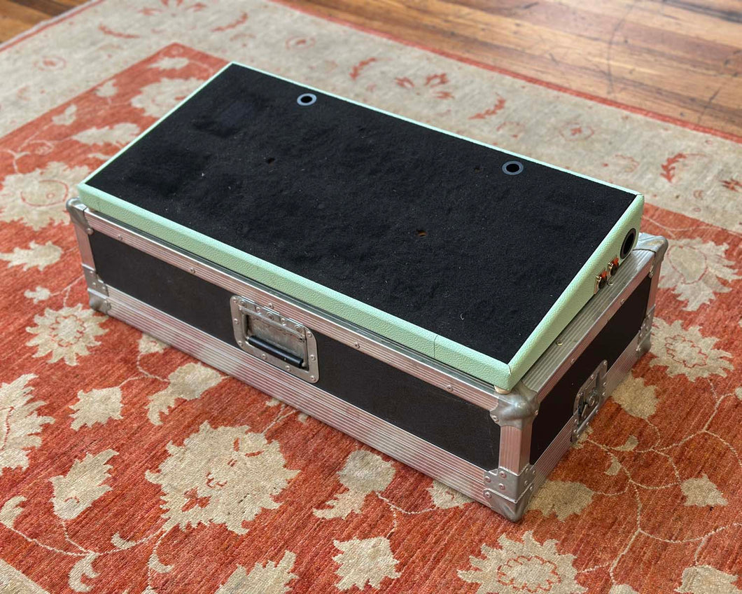 Blackbird Pedalboard with Flight Case