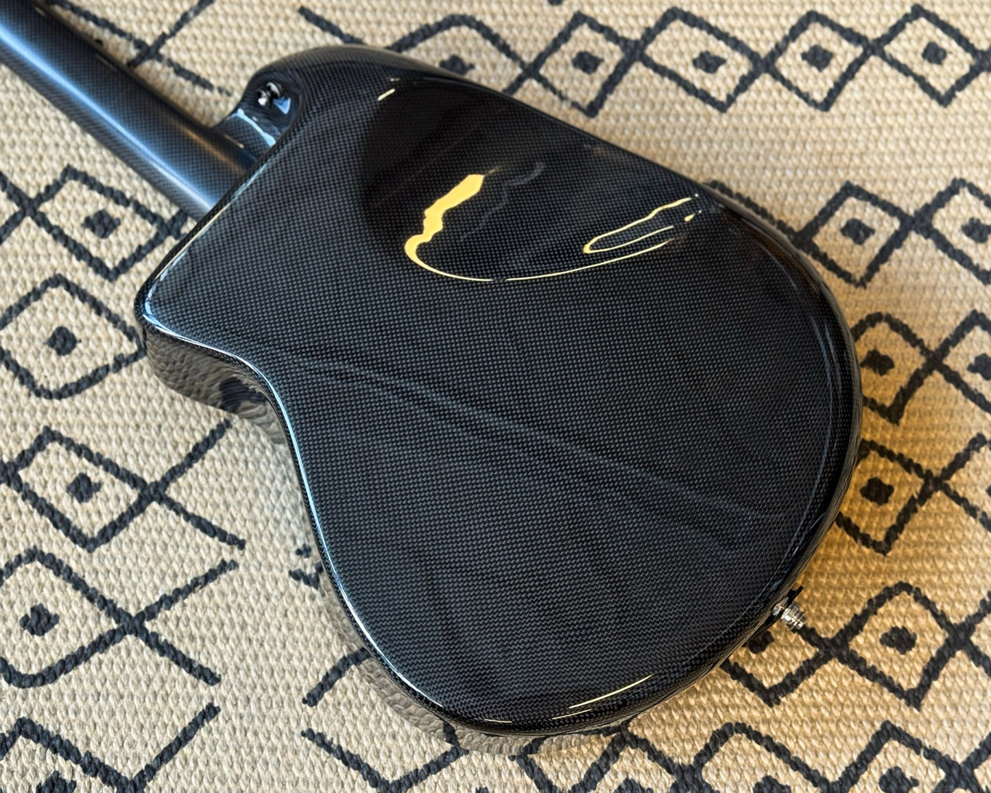 One of One Blackbird Super OM Custom Fretless Carbon Fibre Orchestral Model Acoustic Guitar w/Fishman TriplePlay MIDI Pickup