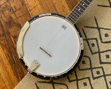 Load image into Gallery viewer, Blanton BB-15R 5 String Banjo
