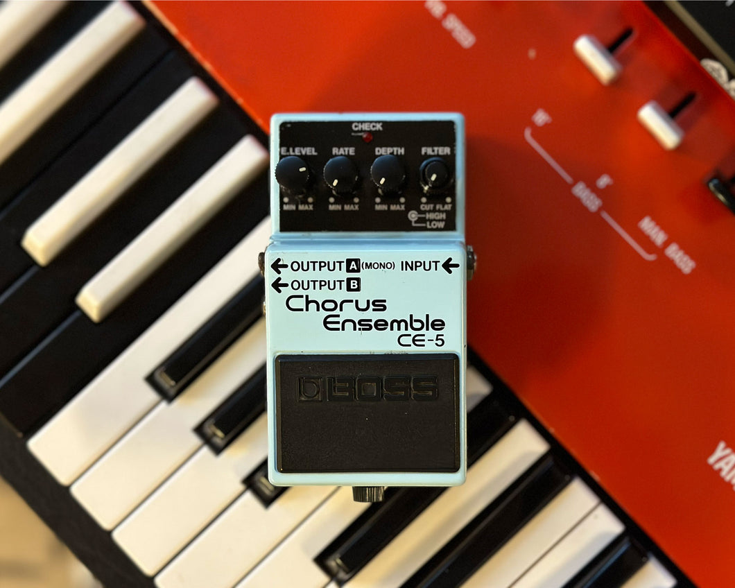 BOSSエフェクター　CE-5　Chorus　Ensemble Amazon.co.jp: BOSS Chorus Ensemble CE-5 : 楽器・音響機器