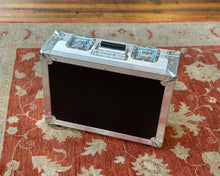 Load image into Gallery viewer, Caseman Jetsetter Small Pedalboard
