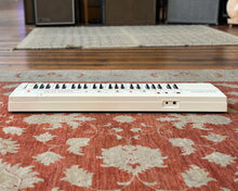 Load image into Gallery viewer, Casio Casiotone CT-102 Electronic Keyboard
