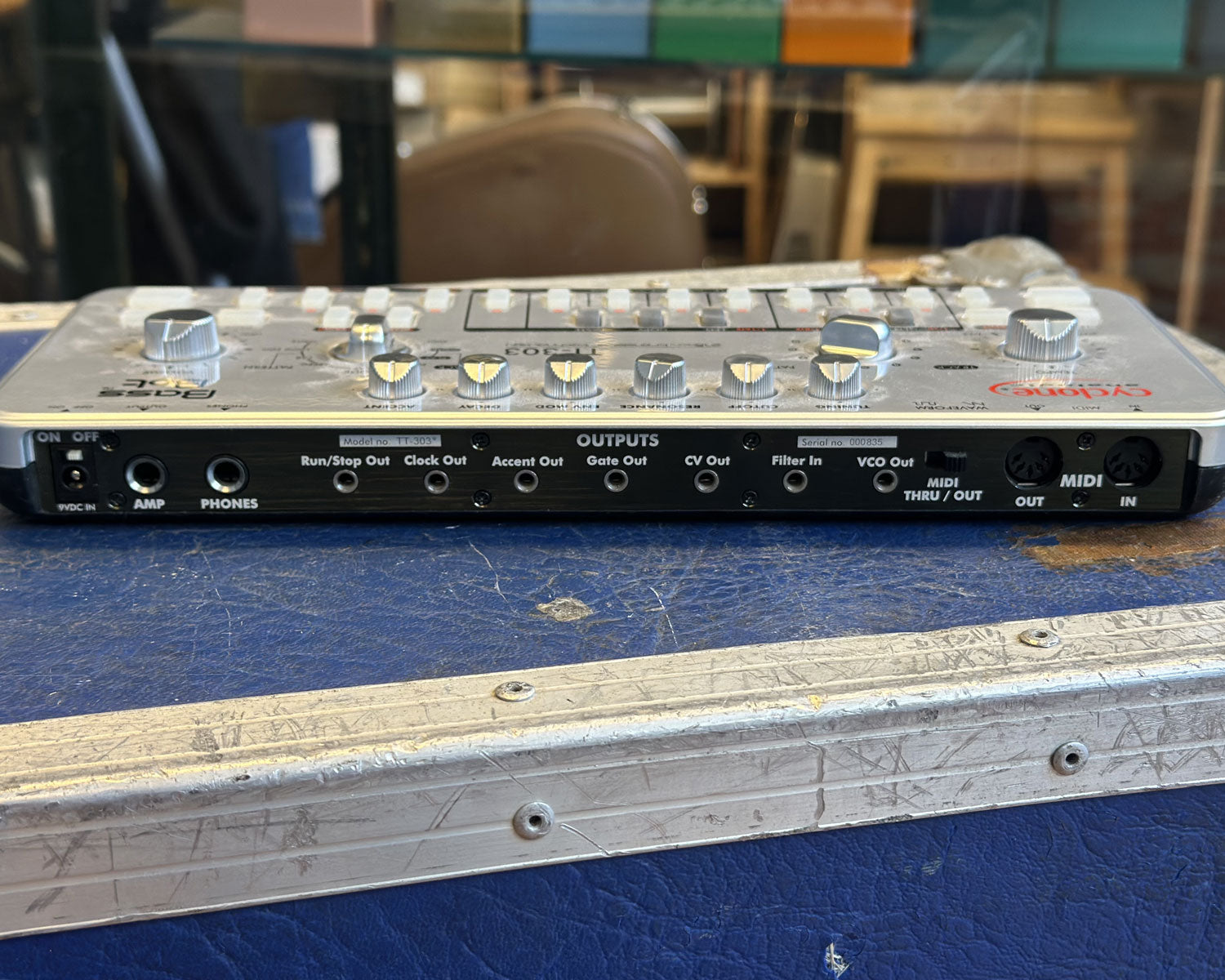 Cyclone Analogic Bass Bot TT-303 – Found Sound