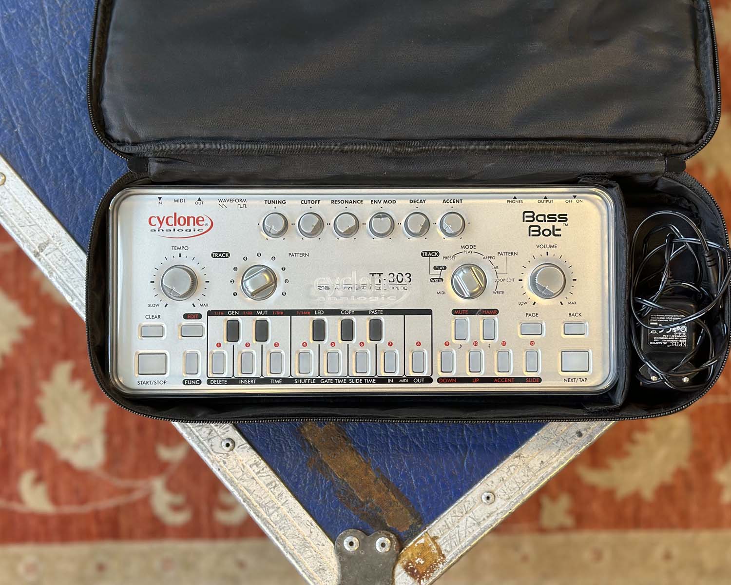 鍵盤楽器 cyclone-analogic Bass Bot TT-303 V2 楽天市場】【最大3％OFF】 送料無料 新品 Cyclone analogic TT-303