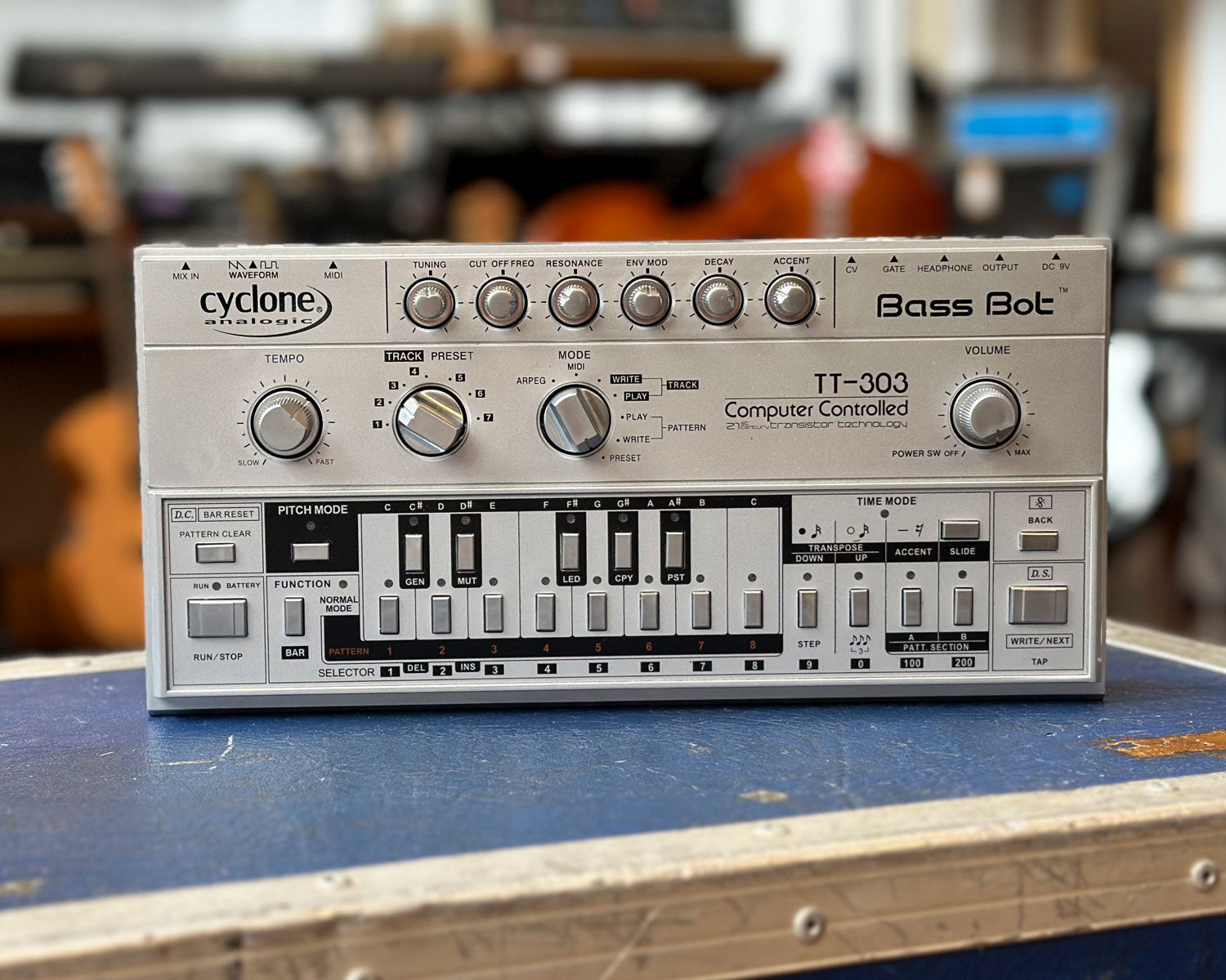 bassbot cyclone MATRIXSYNTH: Cyclone Analogic TT-303 Bass Bot w