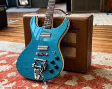 Load image into Gallery viewer, 1999 Danelectro Hodad - Blue Sparkle w/ Vibrato
