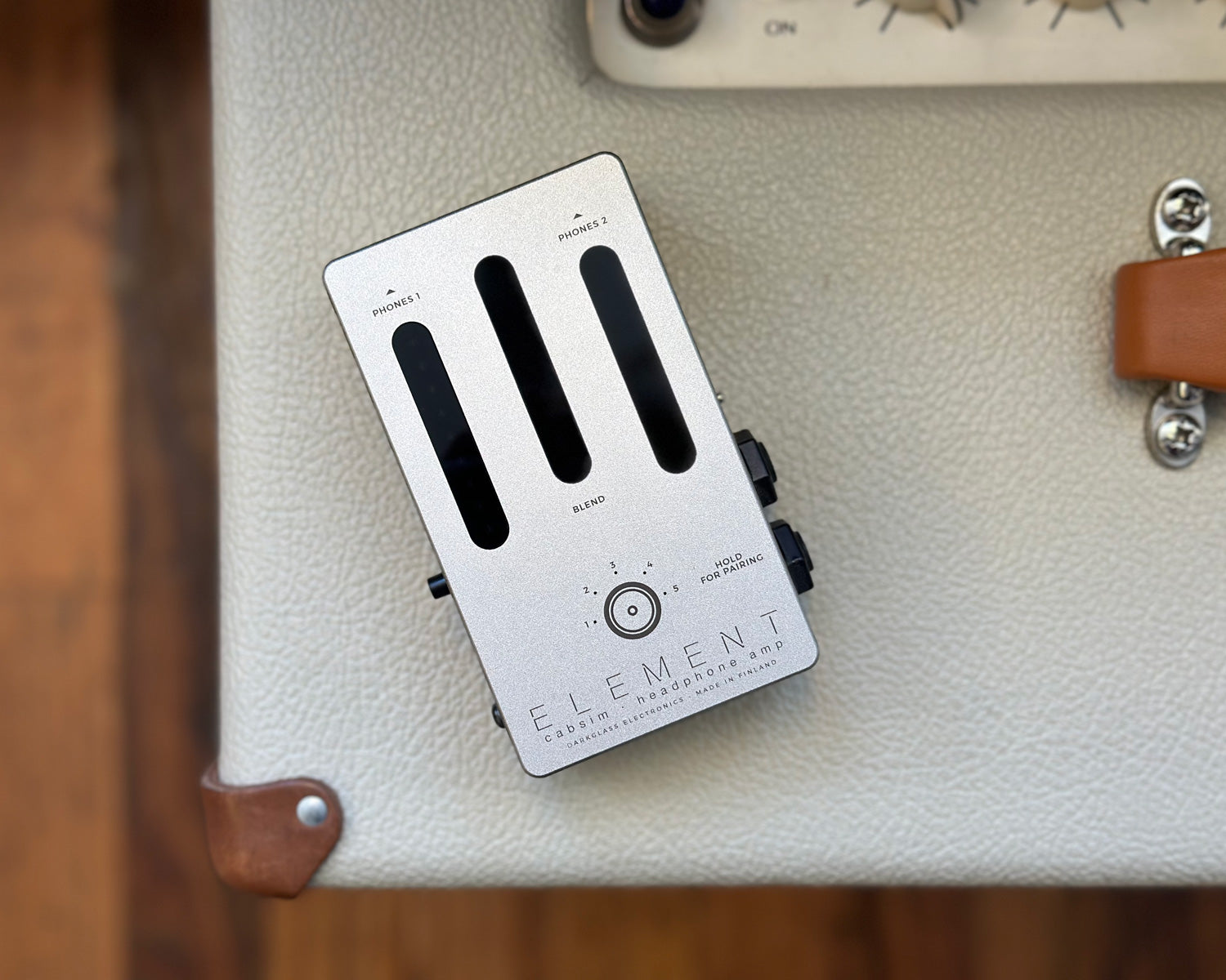 ギター Darkglass ELEMENT Cabsim Headphone Amp Element Cabsim Headphone Amp – Darkglass