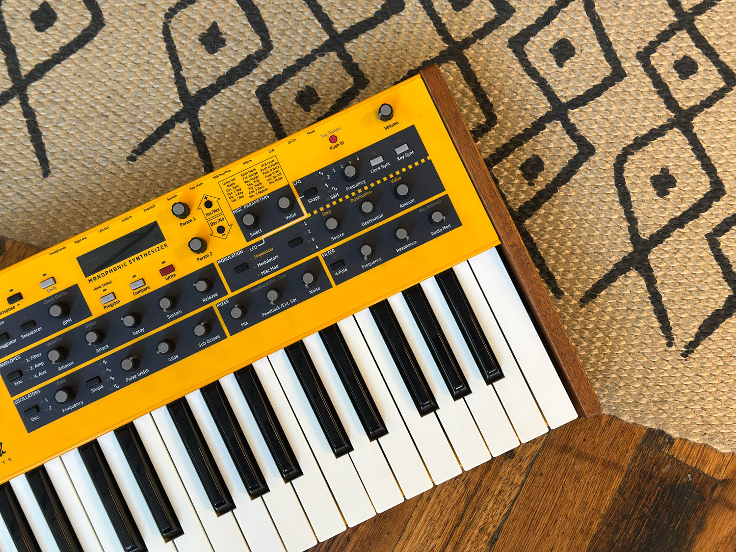 Dave Smith Instruments Mopho Keyboard – Found Sound
