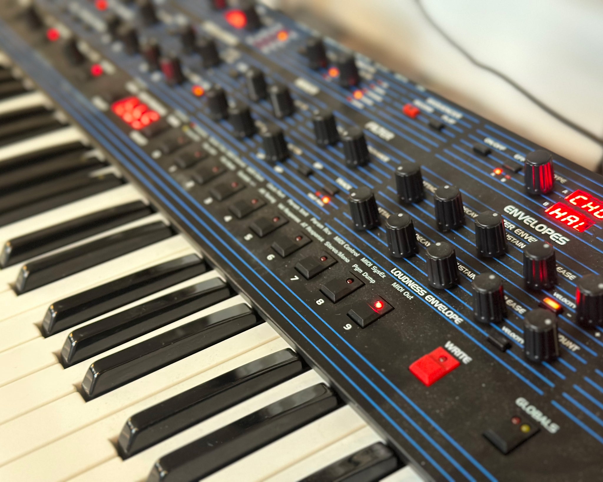 Dave Smith Instruments OB-6 Keyboard – Found Sound