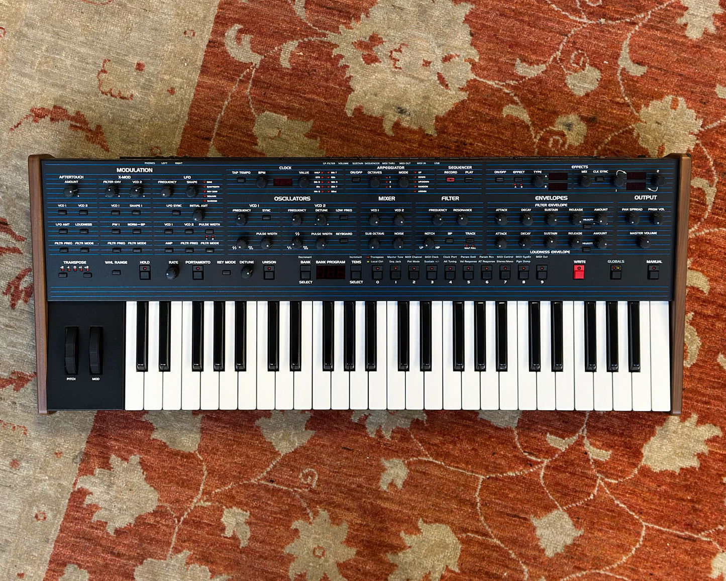 Dave Smith Instruments OB-6 6-Voice Polyphonic Synthesizer