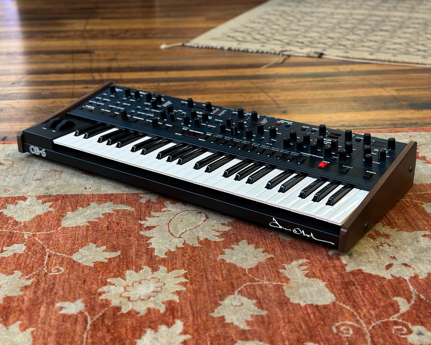 Dave Smith Instruments OB-6 6-Voice Polyphonic Synthesizer