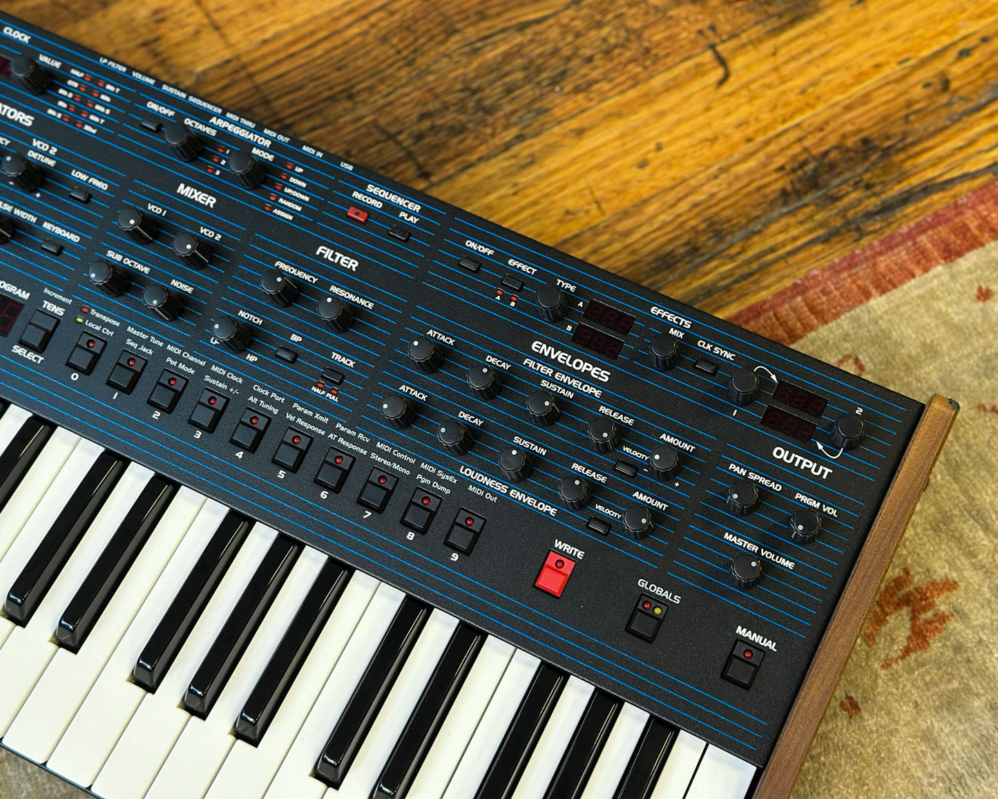 Dave Smith Instruments OB-6 6-Voice Polyphonic Synthesizer