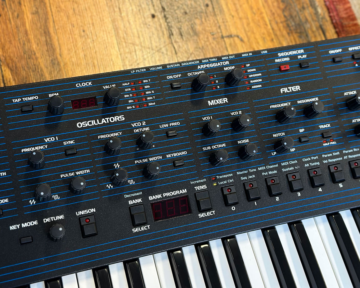 Dave Smith Instruments OB-6 6-Voice Polyphonic Synthesizer