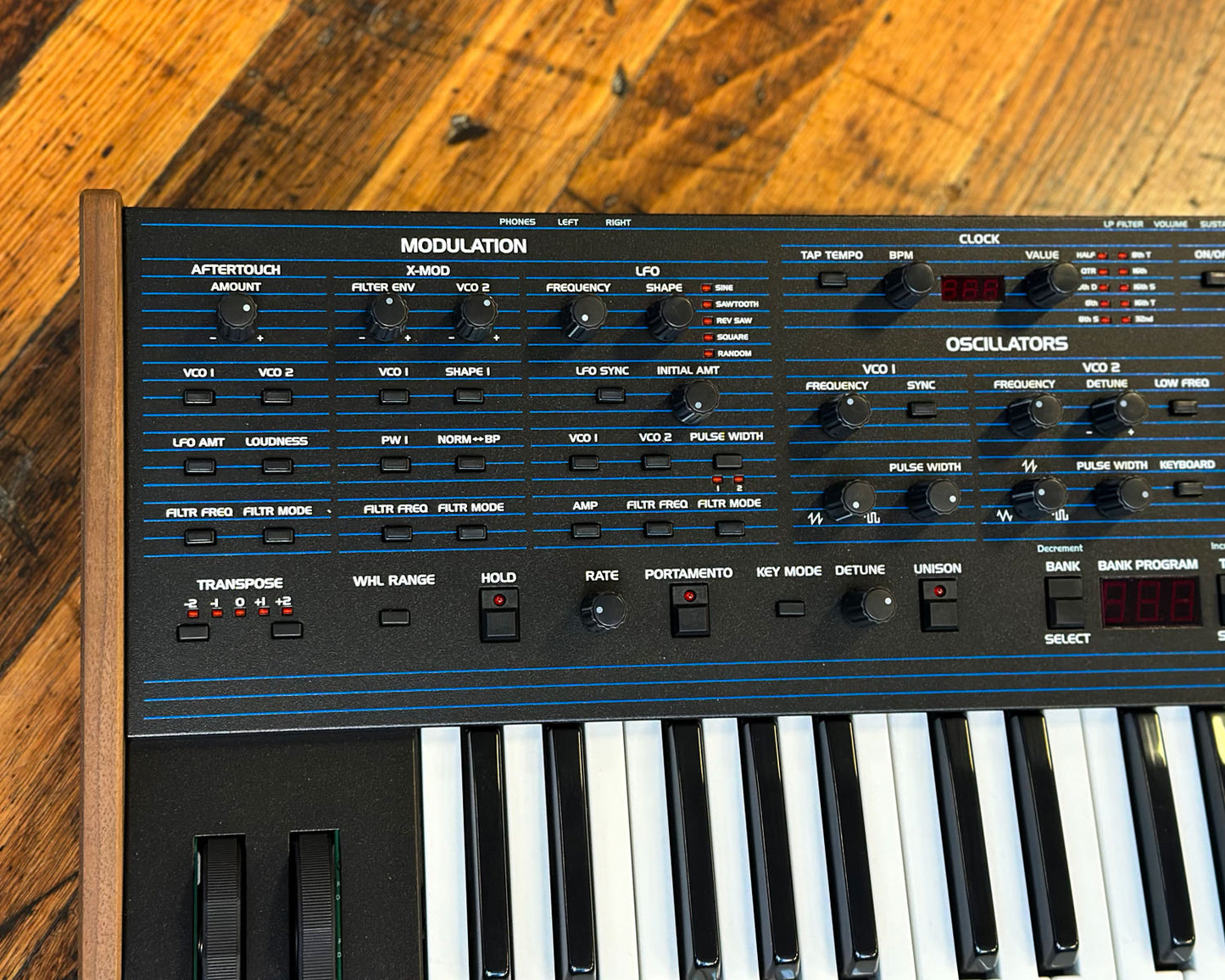 Dave Smith Instruments OB-6 6-Voice Polyphonic Synthesizer