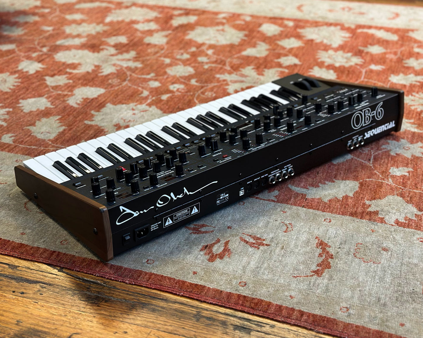 Dave Smith Instruments OB-6 6-Voice Polyphonic Synthesizer