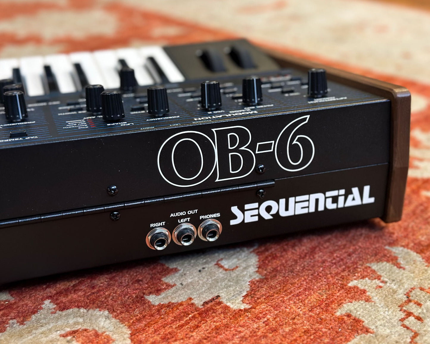 Dave Smith Instruments OB-6 6-Voice Polyphonic Synthesizer