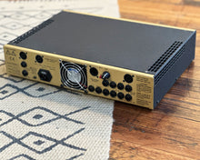 Load image into Gallery viewer, David Eden WT-800 World Traveller Hybrid Bass Guitar Amplifier
