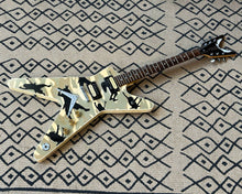 Load image into Gallery viewer, Dean ML Dime-O-Flage Camo Electric w/OHSC
