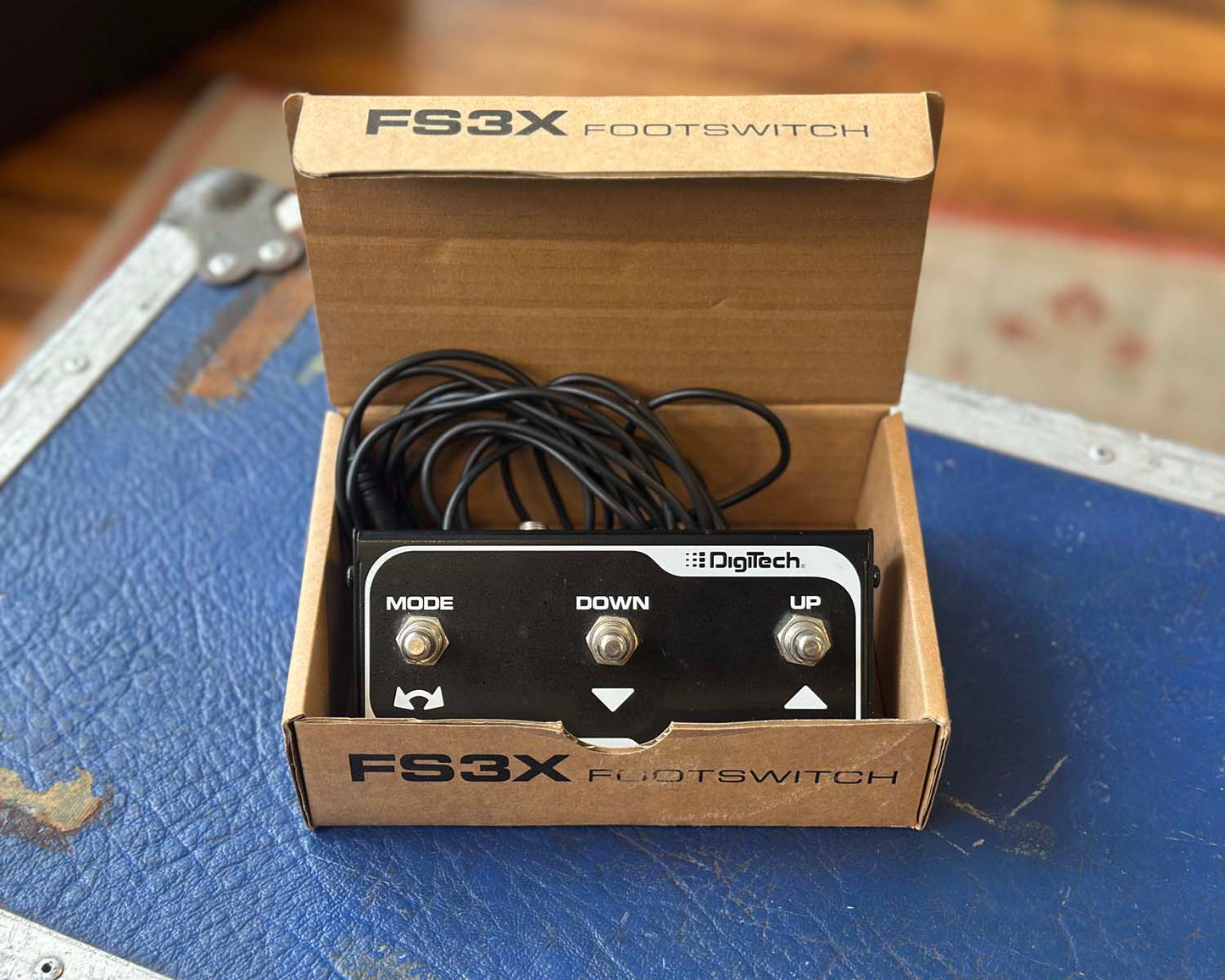 DigiTech JamMan Solo Looper/Phrase Sampler with bonus FS3X 3 Button Footswitch
