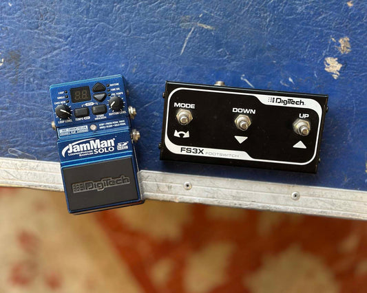 DigiTech JamMan Solo Looper/Phrase Sampler with bonus FS3X 3 Button Footswitch