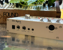 Load image into Gallery viewer, Din Sync RE-303
