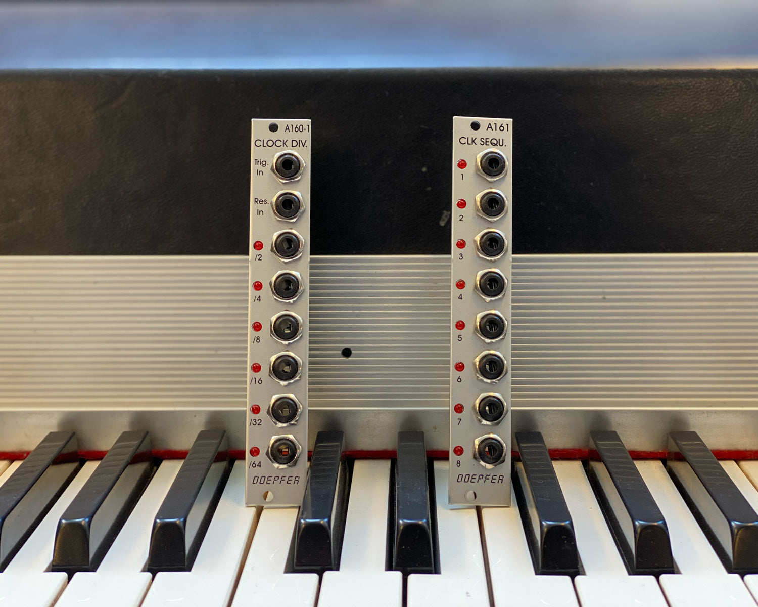 Doepfer A-160-1 Clock/Trigger Divider + A-161 Clock