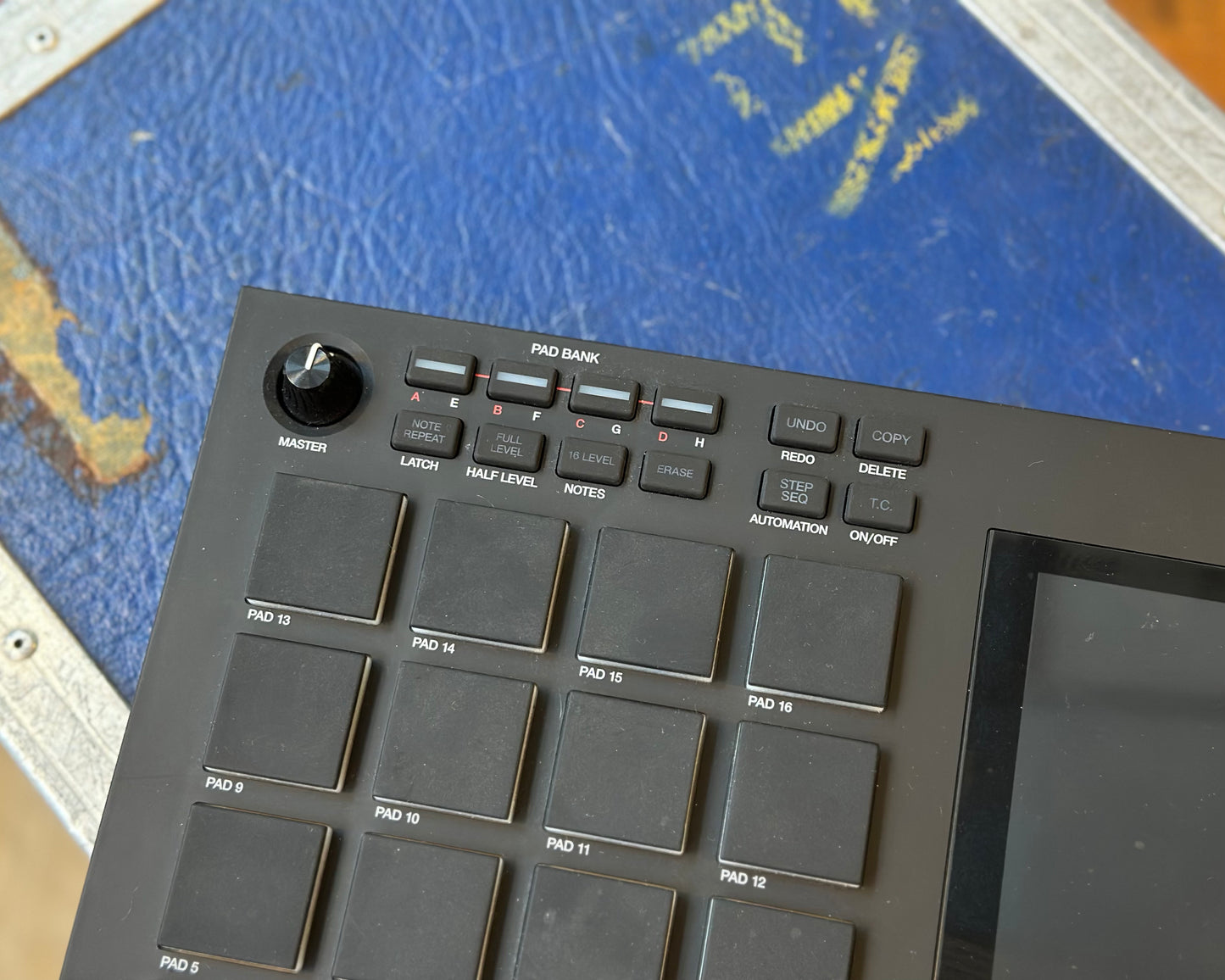 AKAI MPC Live Mk II Standalone Music Production Center with Built-In Speakers