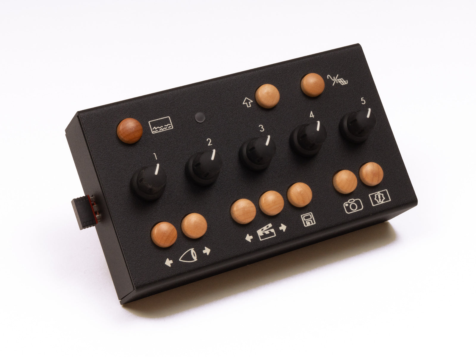 Critter & Guitari EYESY Video Synthesizer – Found Sound