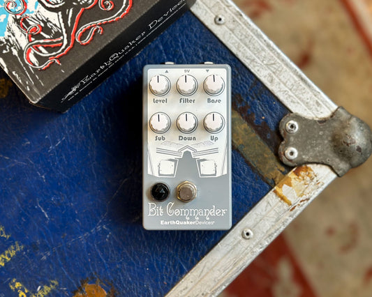 EarthQuaker Devices Bit Commander Analogue Octave Synth V2