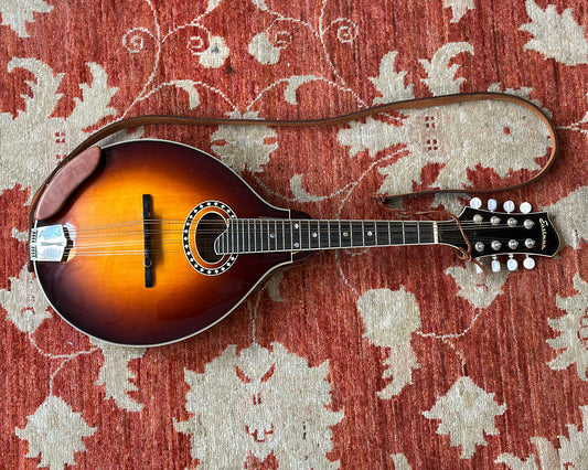 Eastman MD604 Mandolin w/ OHSC, Handrest & Strap