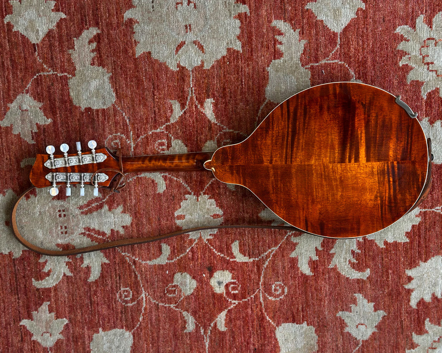 Eastman MD604 Mandolin w/ OHSC, Handrest & Strap