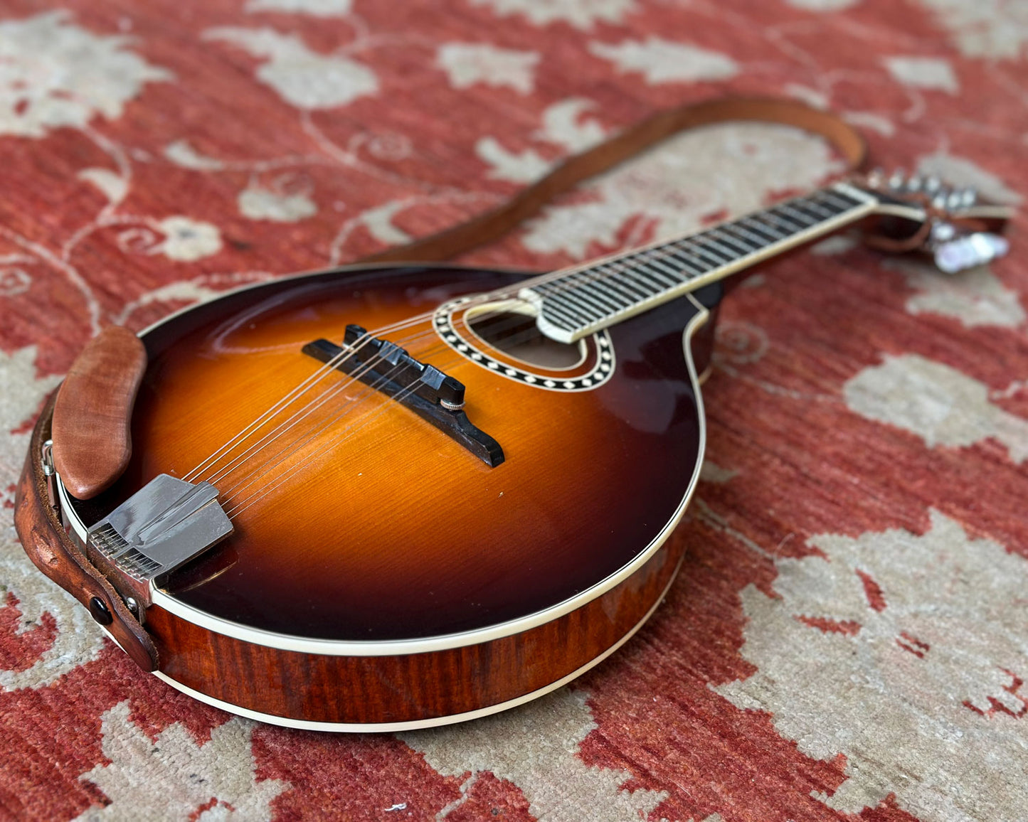 Eastman MD604 Mandolin w/ OHSC, Handrest & Strap